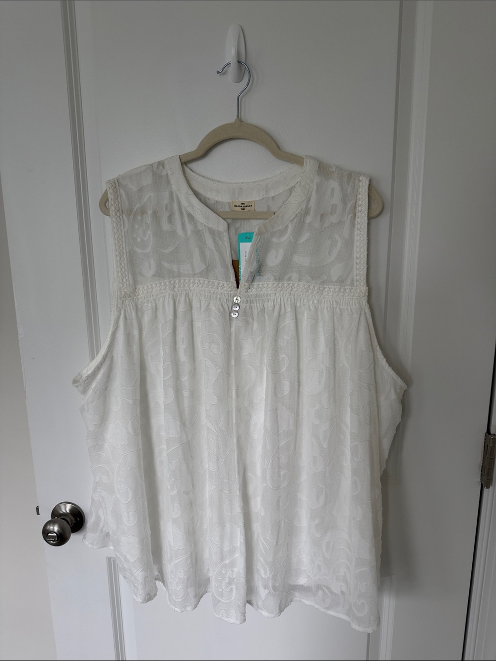Lightweight White Lace-Detail Sleeveless Camisole